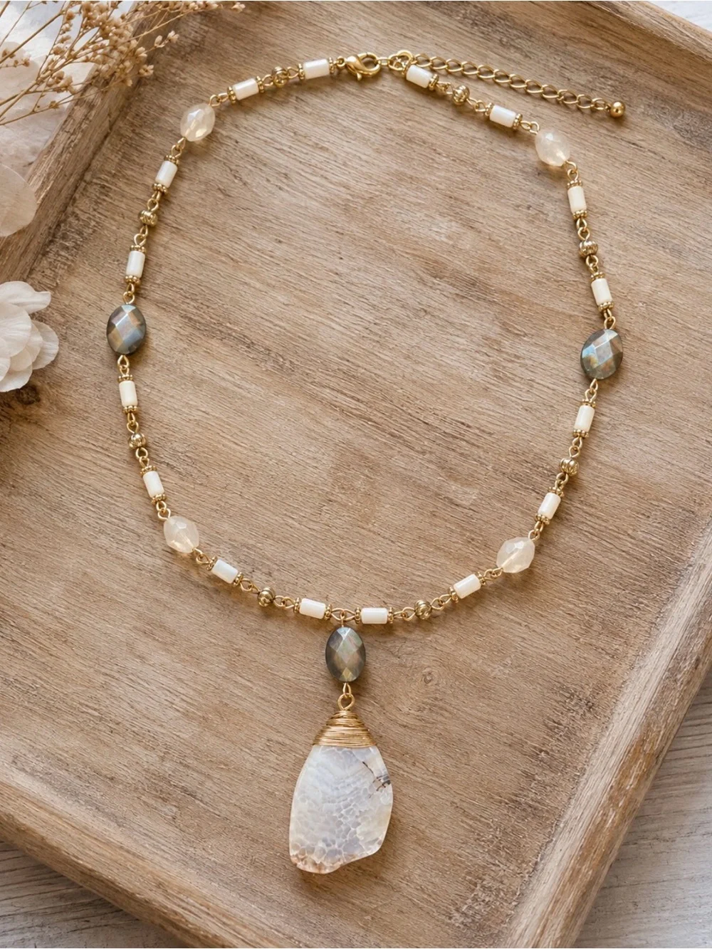Vintage Mother of Pearl & Stone Pendant Necklace Gold Tone 18”